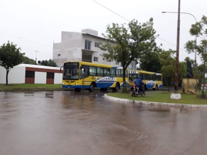 Temporal de lluvia y viento dejaron varios barrios bajo agua