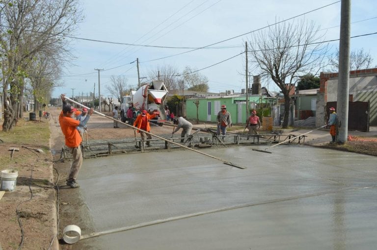 El programa de pavimentación comenzó en Barrio Belgrano.