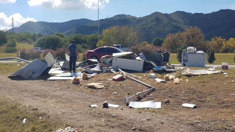 El food truck colisionó en la autopista Córdoba Carlos Paz, en San Nicolás.