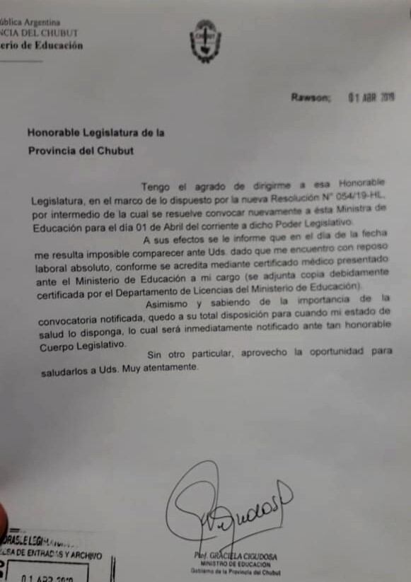 La Ministra de Educación acompañó su excusa médica con una nota para la Legislatura.