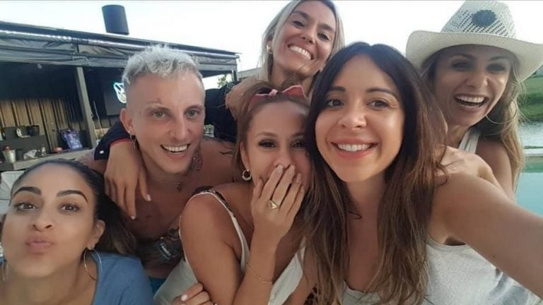 El Polaco junto a sus amigos sin recaudos contra el Covid-19 (foto: web)