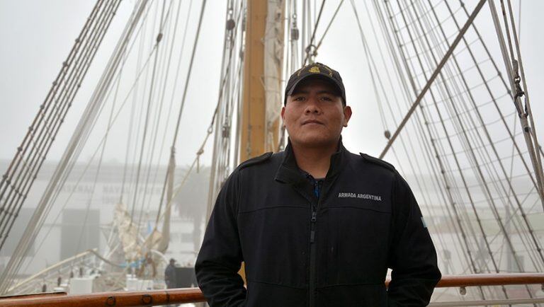 Cabo segundo de mar Franco Efraín Emanuel Chapor, el marino jujeño que navega por el mundo en la fragata ARA “Libertad”.