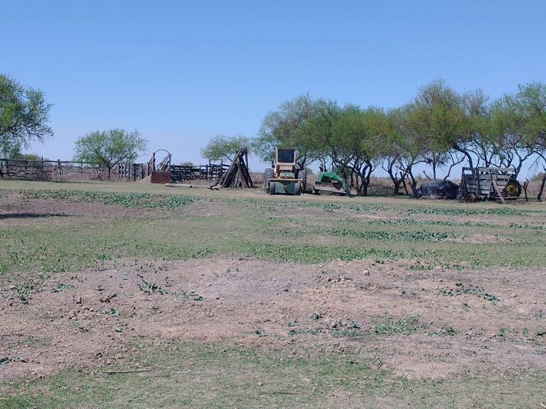 Parte de la maquinaria estaba en un campo vecino de un exsocio. (Era Verde)