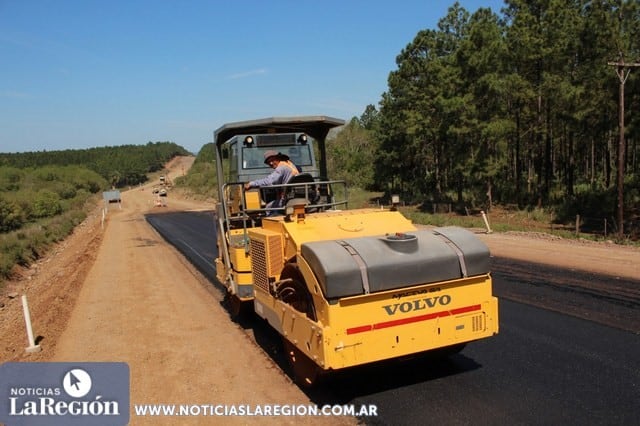 pAVIMENTACIÓN DE LA rUTA 204 DE cANDELARIA A pROFUNDIDAD EN mISIONES.