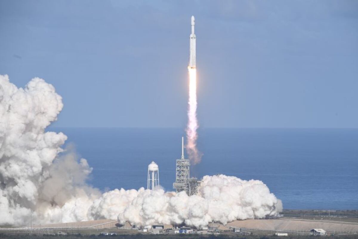 Falcon Heavy, el cohete más potente del mundo despegó con éxito