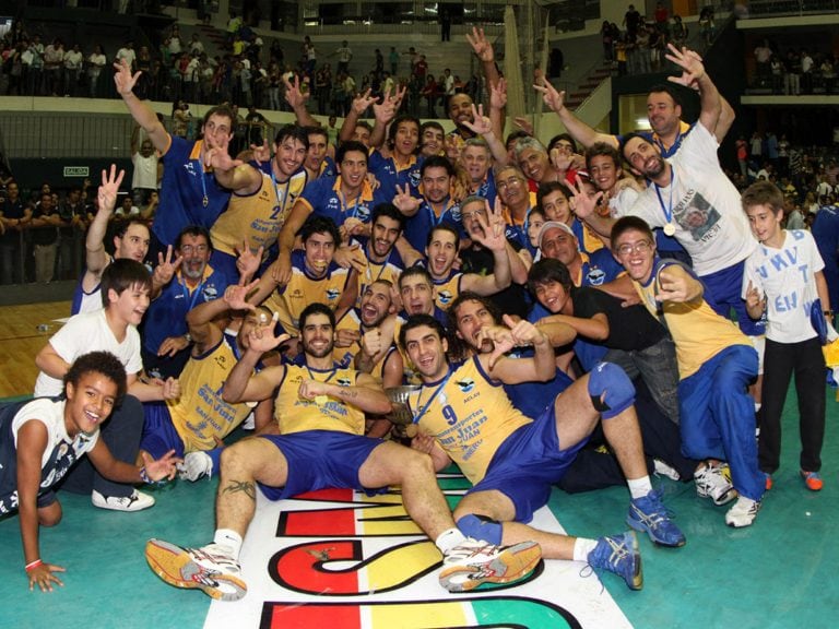 DYN14, SAN JUAN, 23/04/2013 UPCN SE CONSAGRO TRICAMPEON DE LA LIGA ARGENTINA DE VOLEIBOL AL LOGRAR EL TERCER Y DECISIVO PUNTO DE LA SERIE FINAL SOBRE BUENOS AIRES UNIDOS 
FOTO:DYN/ACLAV. san juan  campeonato LIGA ARGENTINA DE VoLEIBOL voley volley voleibol equipo upcn consagrado campeon