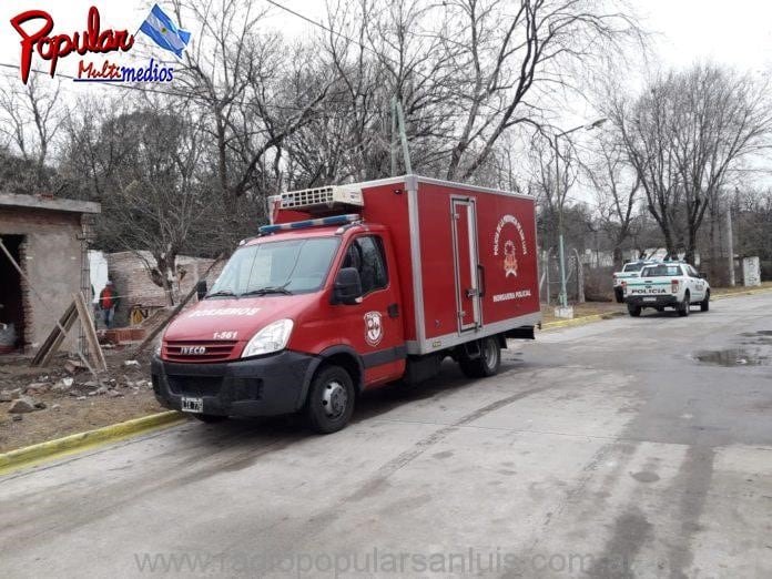 Efectivos policiales y Bomberos Voluntarios de San Luis trabajaron en el lugar.