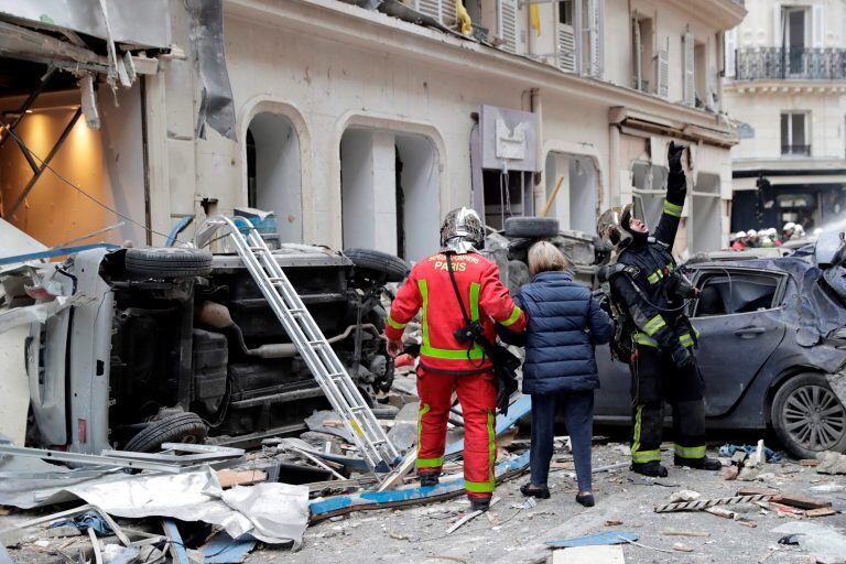 Por un escape de gas, explotó una panadería en el centro de París, Francia (AFP)