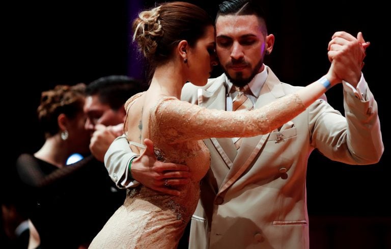 Varias parejas participaron de la fase de clasificación para las finales del Mundial de Tango. (EFE)