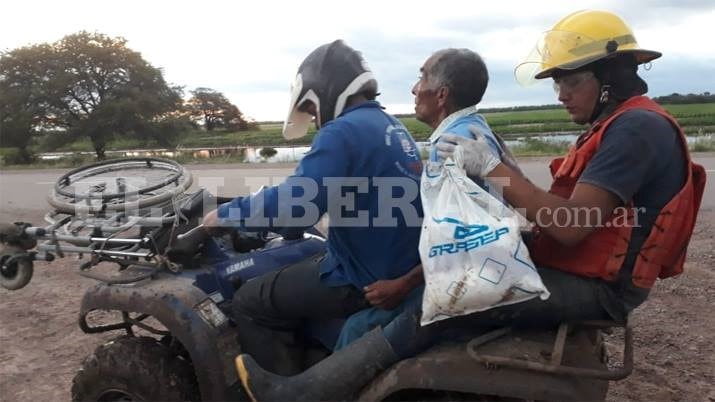 Cómo fue el rescate a los evacuados en el Sudeste santiagueño en fotos