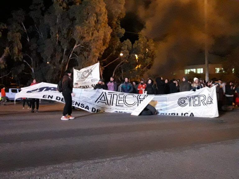 Ayerlos docentes definieron medidas.