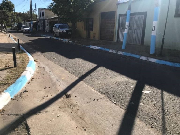 Pintadas en barrio Las Heras apoyan al 10 de la Selección Argentina.