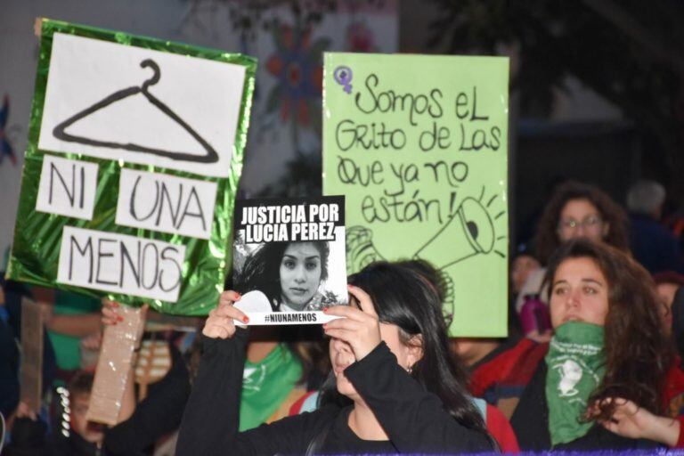 Las mujeres recorrieron el centro de San Luis por el Ni una Menos. Foto: El Diario de la República,