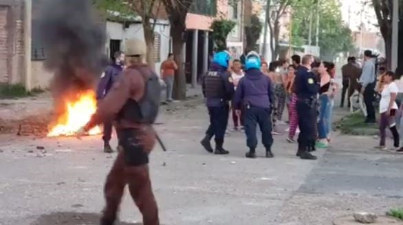 Batalla campal entre vecinos de Gualeguaychú.
Crédito: ElDía