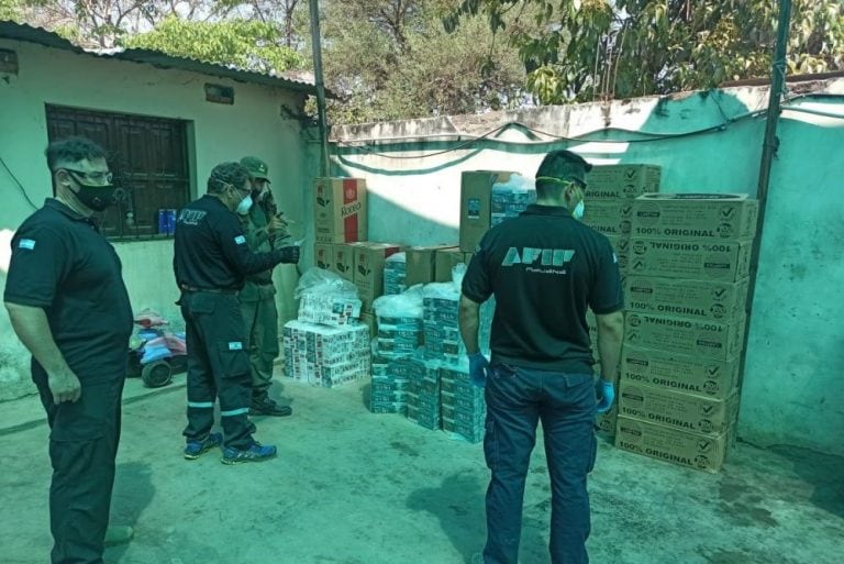 Detienen a Gendarme por robar 300 mil pesos y más de 2 mil dólares