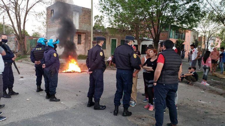 Batalla campal entre vecinos - Gualeguaychú.
Crédito: ElDía