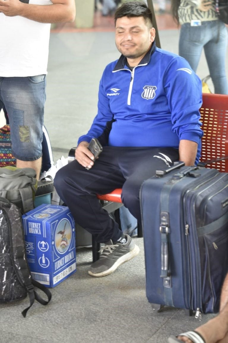 Los hinchas de Talleres salieron este lunes 11 de febrero desde la Terminal de Ómnibus para alentar al Matador en su partido contra San Pablo.