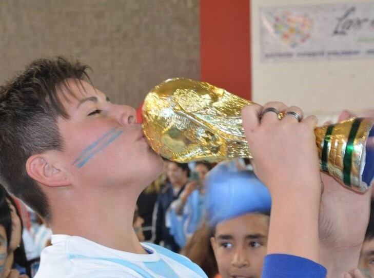 Con la Copa del Mundo en Las Heras, más de 3.000 alumnos vivieron la clasifiación de Argentina.