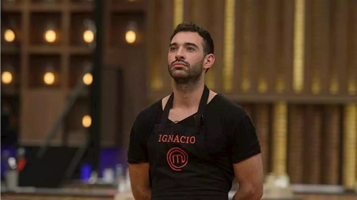 "Sirviendo con la mano": los memes a Nacho Sureda por la eliminación de "MasterChef"