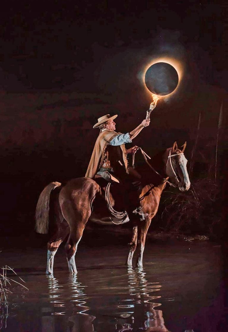 La foto sacada por los tres fotógrafos de Alcira Gigena que se volvió viral en Internet. (Hernán Baggini, Santiago Bertorello y Gastón Bertola).