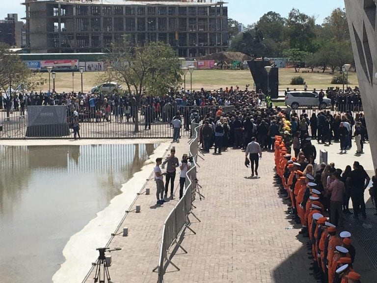 De la Sota y la despedida desde el Centro Cívico hacia el Cementerio San Jerónimo.