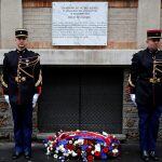 FRA221. Paris (France), 13/11/2016.- A view of the commemorative plaque unveiled by French President Francois Hollande and Paris Mayor Anne Hidalgo near the cafe "La Belle Equipe" during a ceremony marking the one year anniversary of the Paris attacks of November 2015 in which 130 people were killed, in Paris, France, 13 November 2016. The President is due to visit each attack site to unveil a commemorative plaque. (Atentado, Francia) EFE/EPA/PHILIPPE WOJAZER/POOL MAXPPP OUT