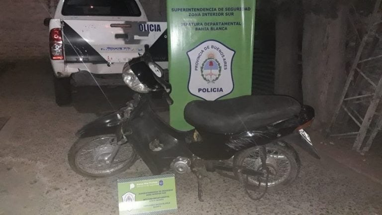 Un menor fue detenido por disparar al aire y contra un patrullero