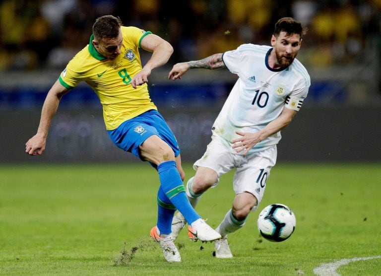 Lionel Messi estuvo muy activo contra Brasil.