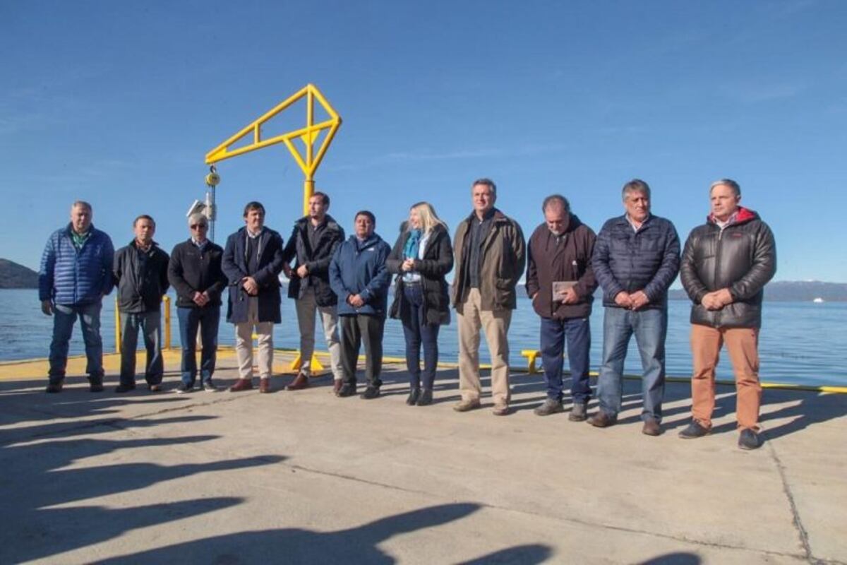 Bertone inauguró los muelles de pesca artesanal de Ushuaia y Almanza