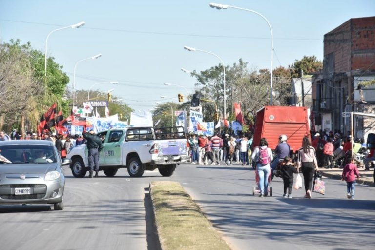 La Avenida Armenia se encuentra cortada en ambas manos.