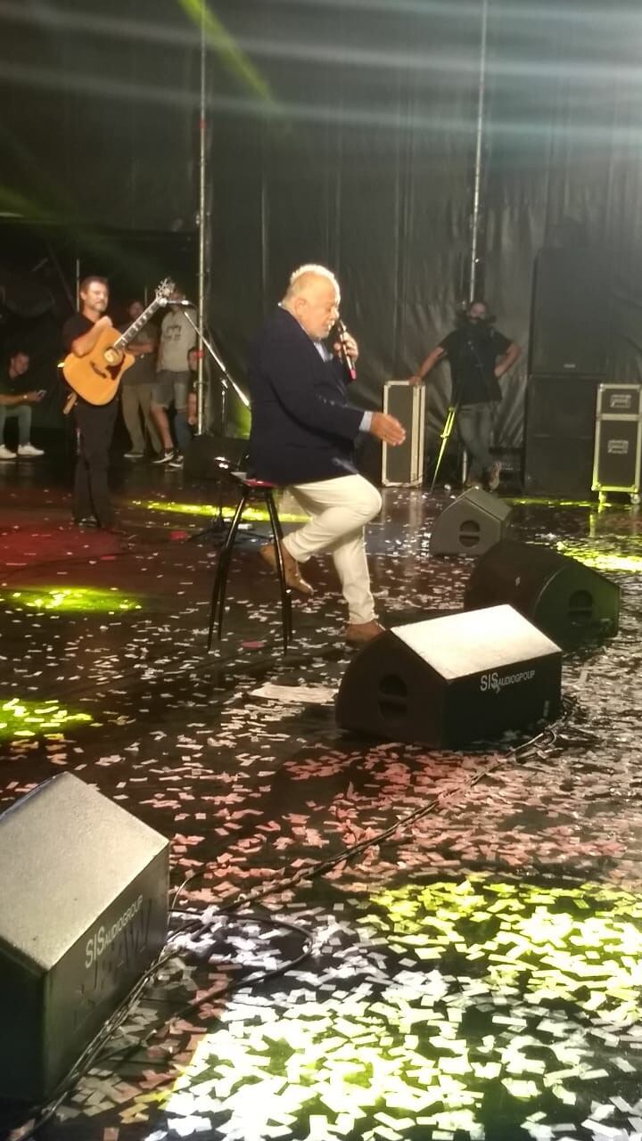 Cacho Buenaventura en la segunda noche del Encuentro Anual de Colectividades 2020. Créditos Fabián Romero.