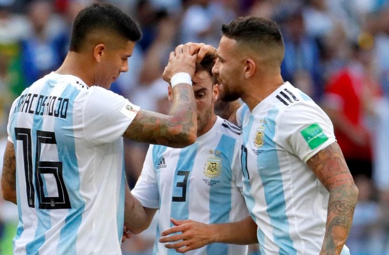 Kazan (Russian Federation), 30/06/2018.- (L-R) Marcos Rojo of Argentina, Nicolas Tagliafico of Argentina, Nicolas Otamendi of Argentina react after the 1-1 goal during the FIFA World Cup 2018 round of 16 soccer match between France and Argentina in Kazan, Russia, 30 June 2018. kazan rusia  futbol campeonato mundial 2018 futbol futbolistas partido seleccion argentina francia