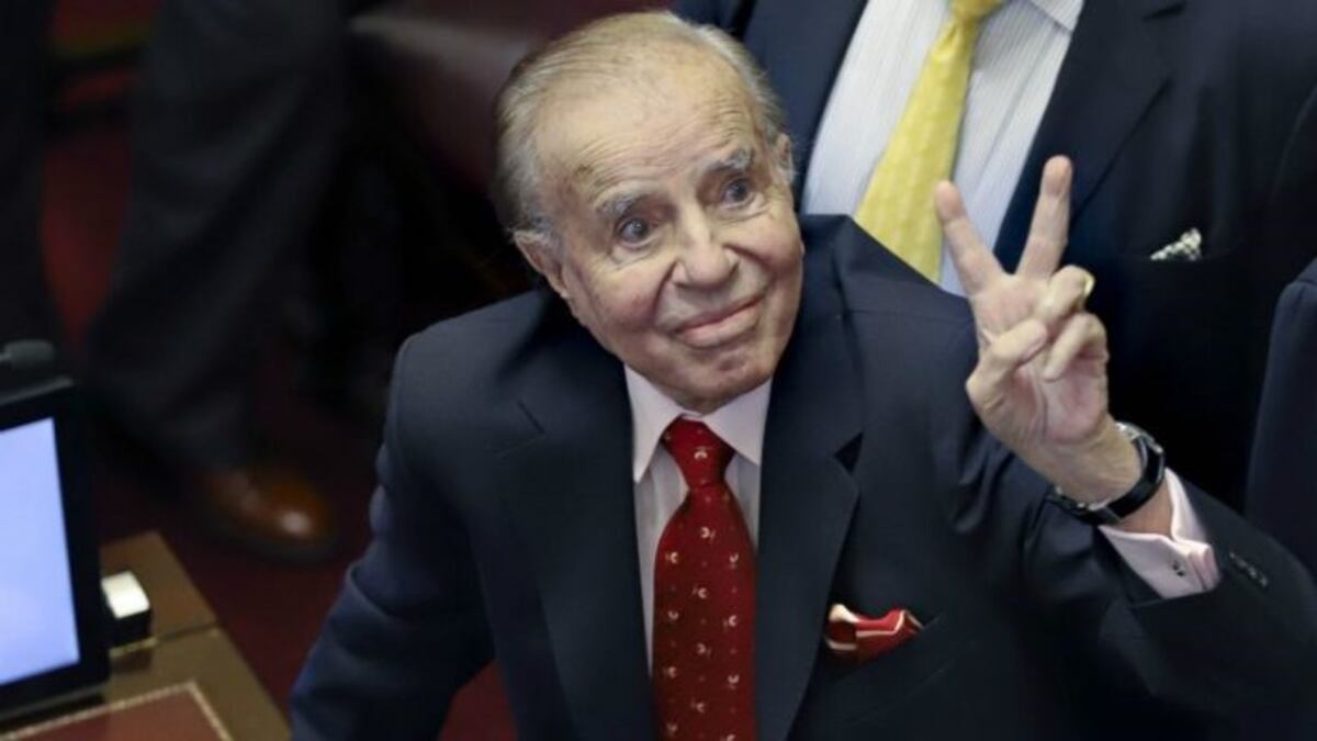 Menem por error votó en contra para que Macri pueda salir del país en 2019