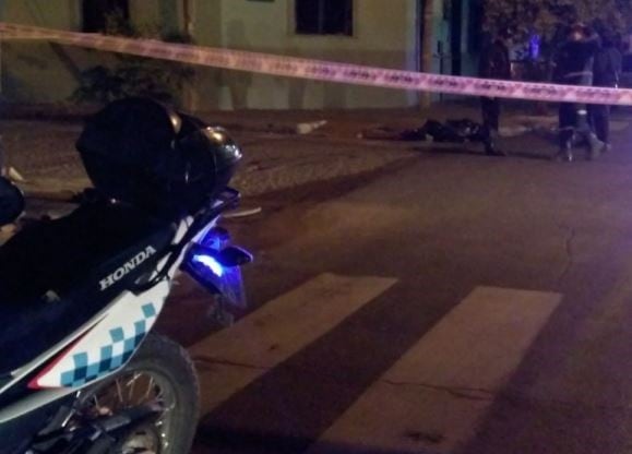 Un camionero atropelló y mató a una mujer. Luego se dio a la fuga. (Foto: Época)