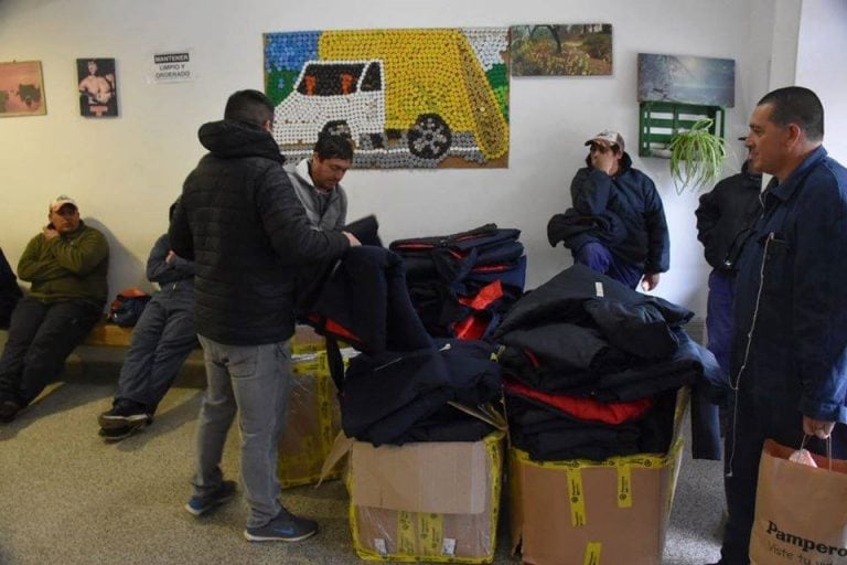 Camperas nuevas para recolectores  de basura.