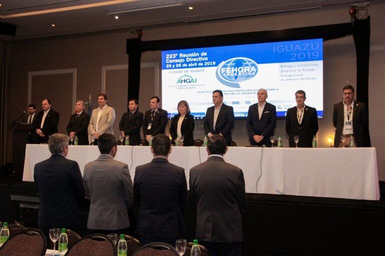 Apertura oficial de la primera Reunión Anual Nacional de FEHGRA en Puerto Iguazú.