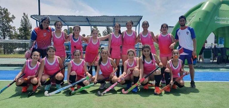 Jugadores de Hockey del San Miguel de Arroyito subcampeonas Sub 12