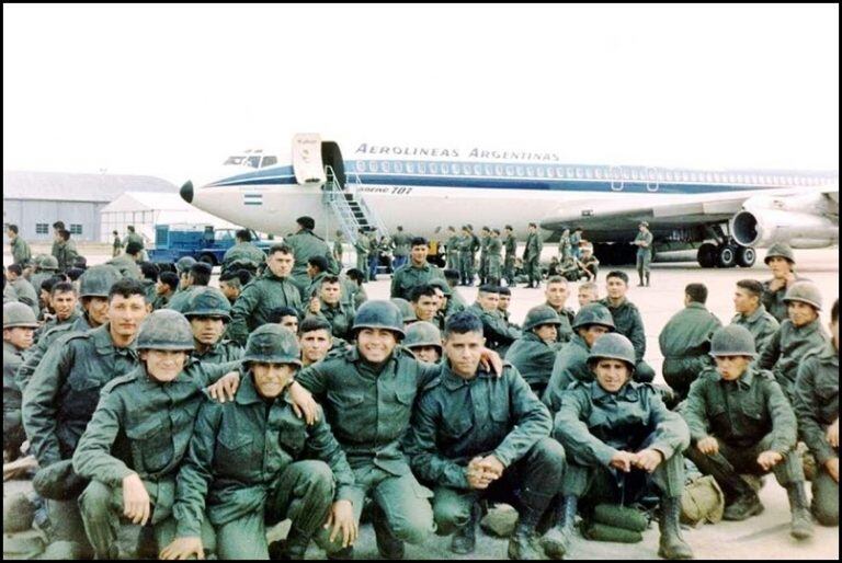 Las tropas del RI3 partieron a Malvinas en aviones de la línea de bandera. Lucharon fuertemente en Monte Longdon.