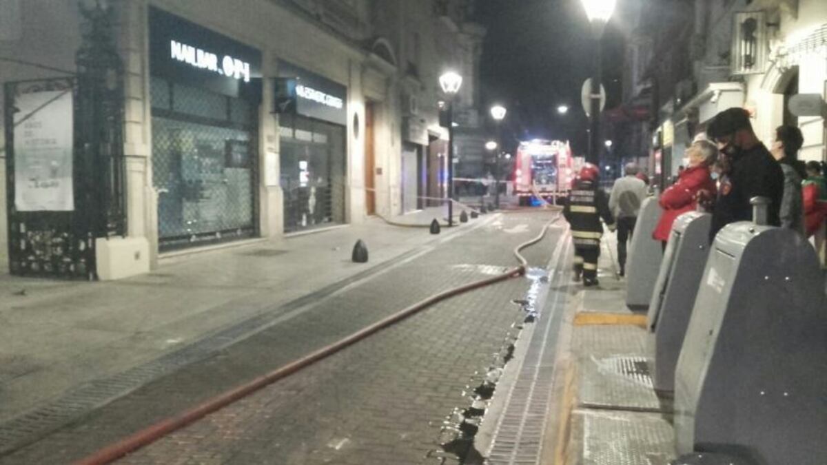 Murió una mujer en un incendio en un departamento de Retiro