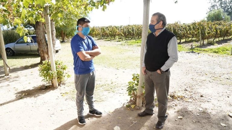 El joven con el intendente de Junín.