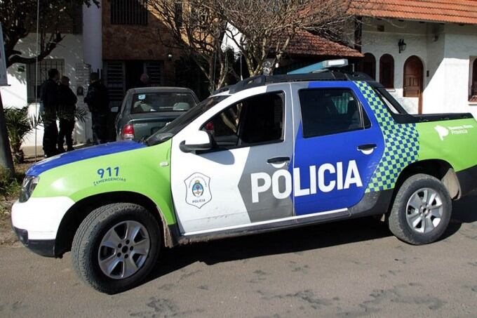 La policía continúa en la búsqueda del vehículo robado.