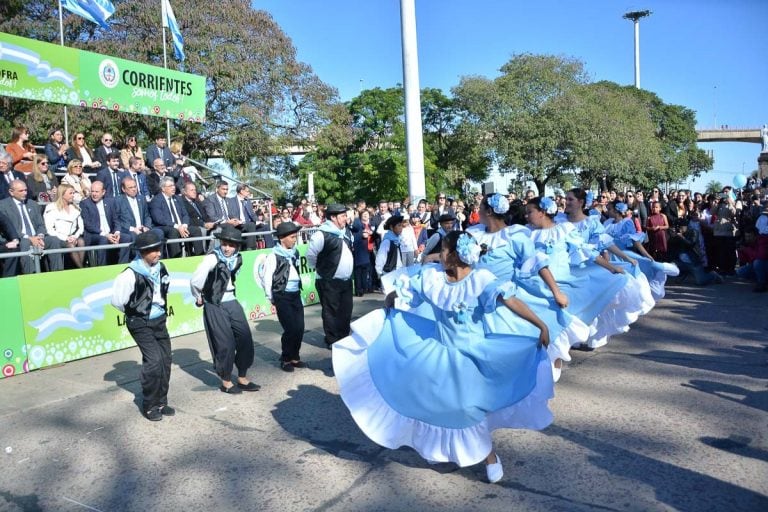 El Vicegobernador de Corrientes tomó promesa de Lealtad a la Bandera a más de 3mil alumnos