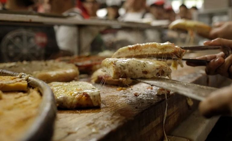 La noche de las pizzerías en la Ciudad de Buenos Aires.