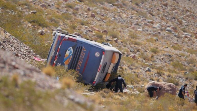 La empresa chilena afirmó en un comunicado que los dos conductores "mantenían sus descansos legales".