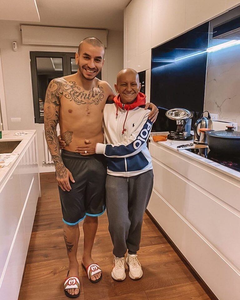 La emotiva foto de Correa junto a su mamá Marcela (Instagram)