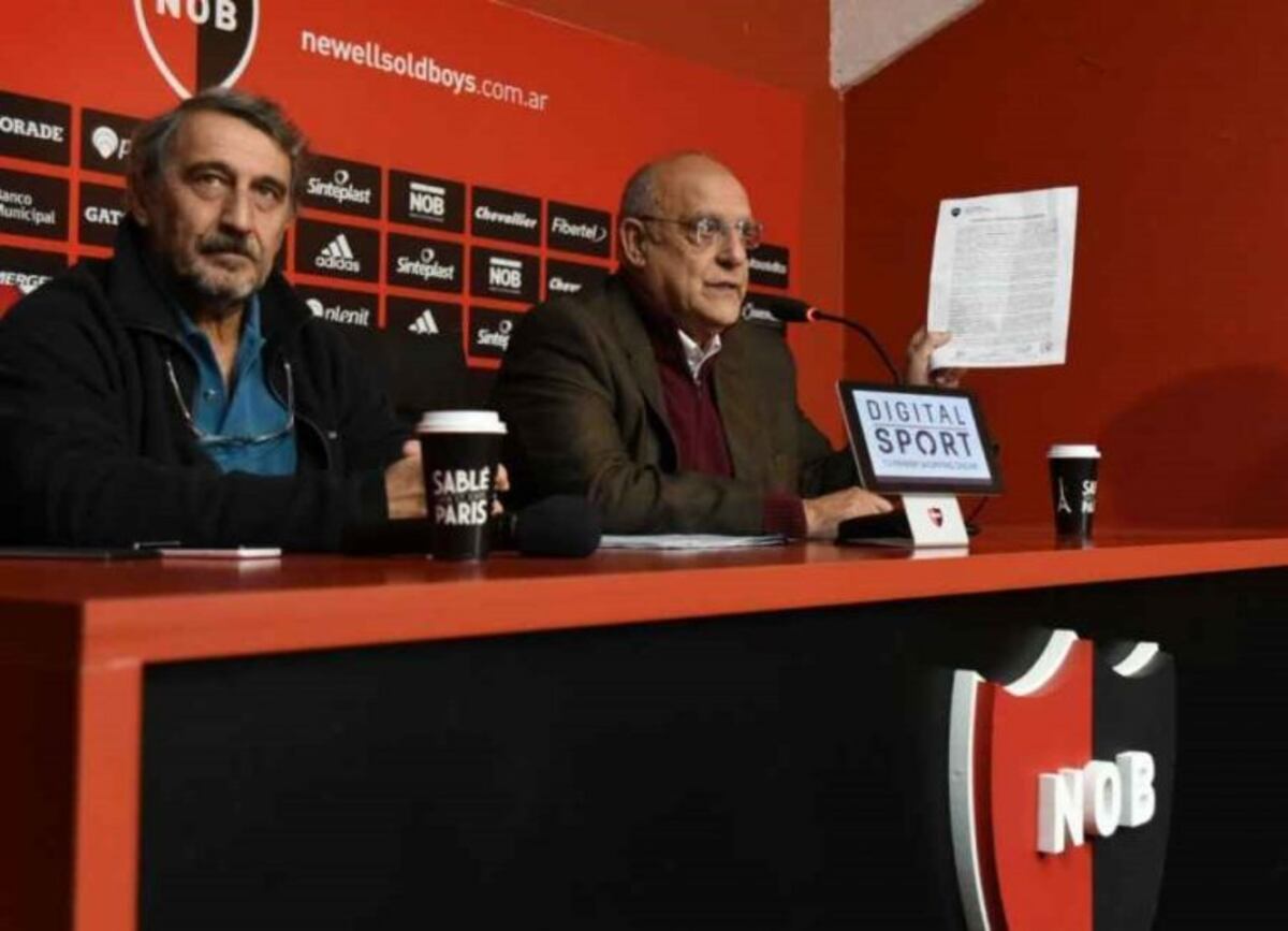 El presidente de Newell’s negó que Frank Darío Kudelka haya ofrecido renunciar
