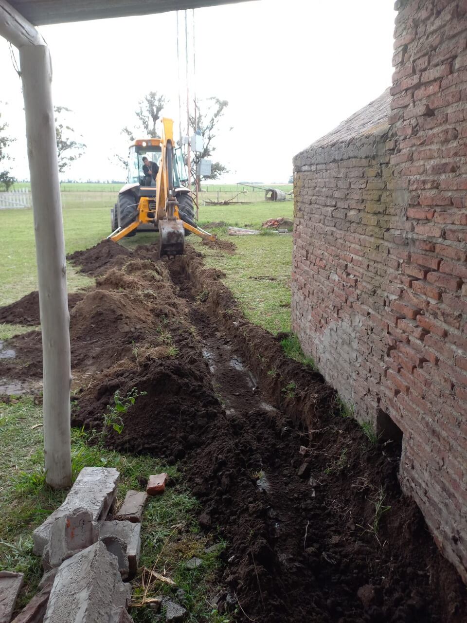 En la localidad de Lin Calel se acondicionó un corralón y se realizaron trabajos en la Escuela y en el Centro de Atención Primaria de la Salud.