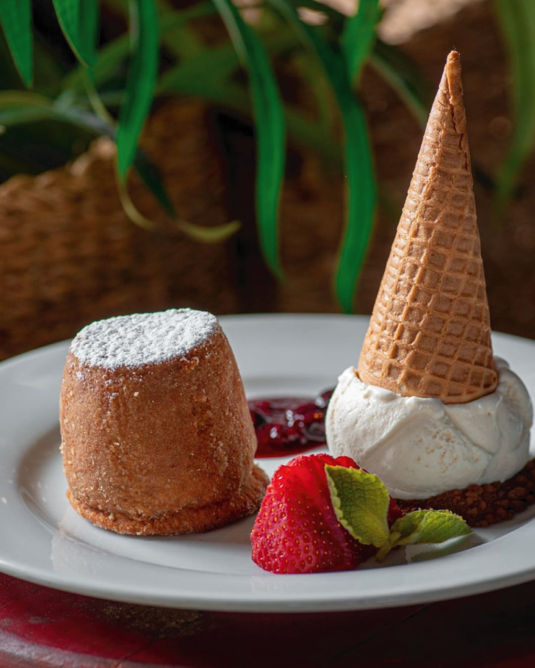 Volcán de chocolate y helado, uno de los postres más pedidos en La Cabrera.