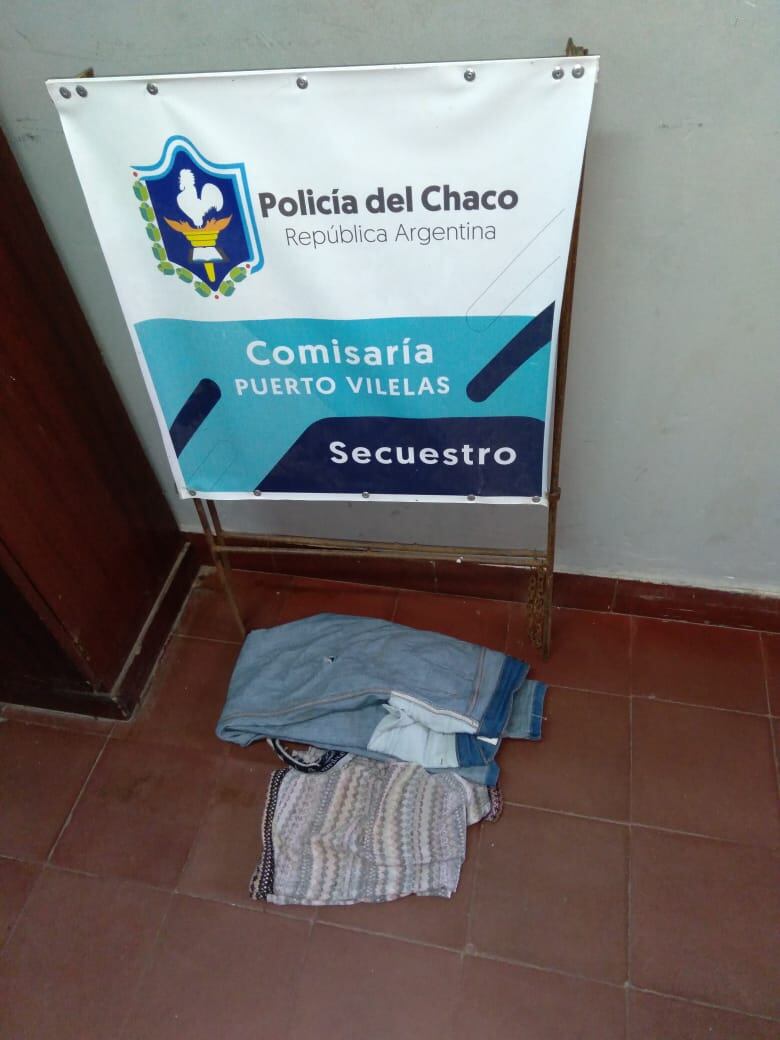 Prendas secuestradas en el lugar del hecho.