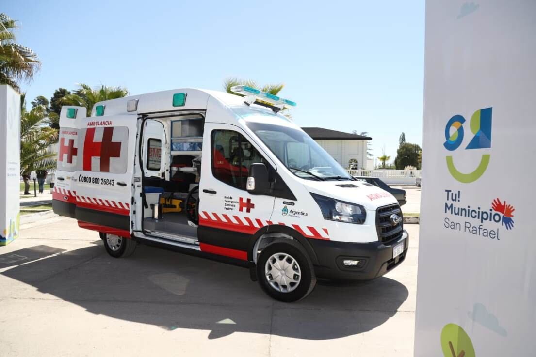 Entrega de ambulancia en San Rafael. 